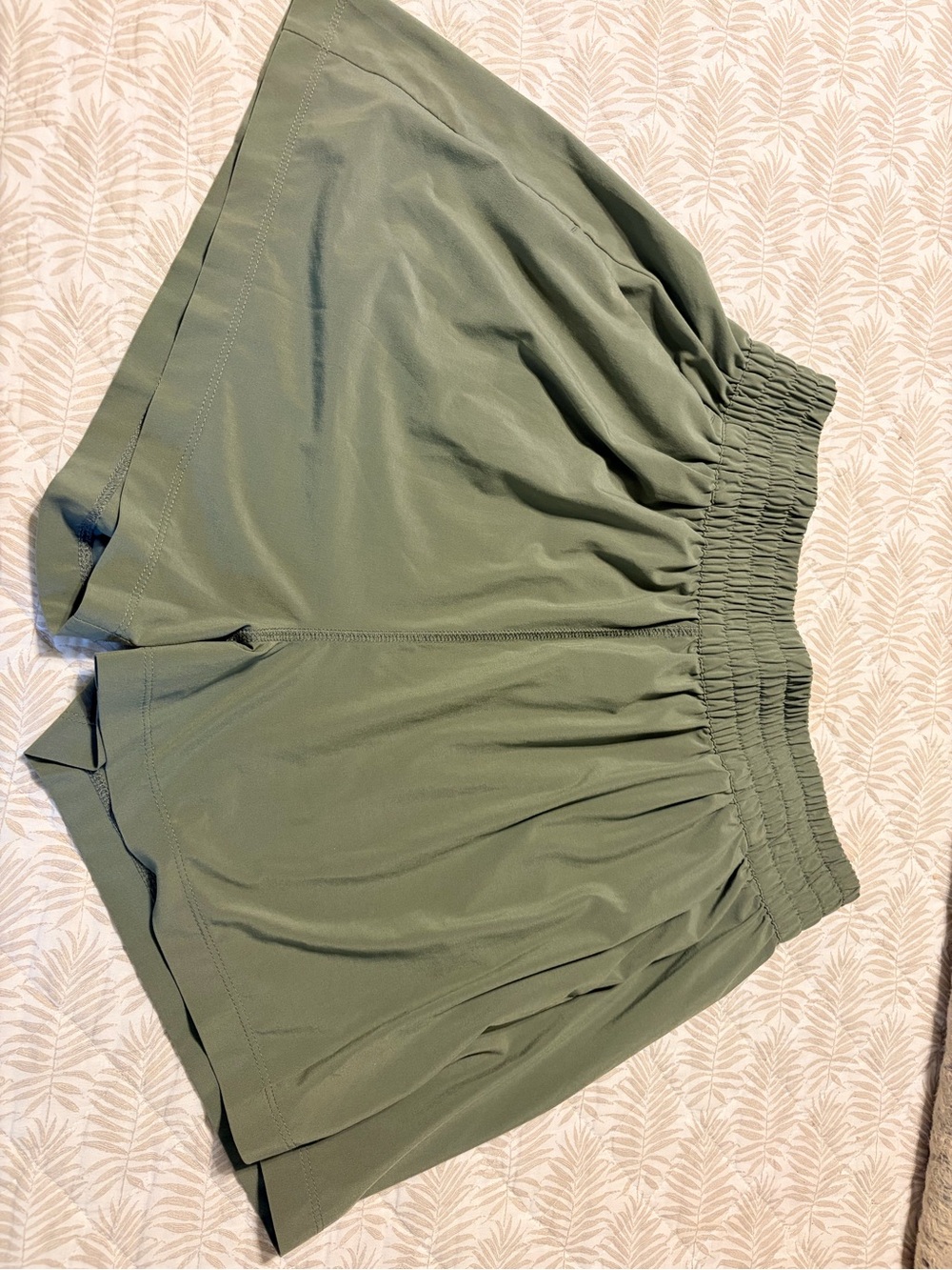 Vuori -Olive Green Women’s Drawstring Elastic Waist Shorts